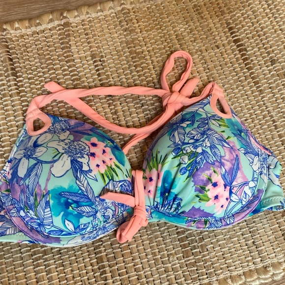 Victoria’s Secret size small extra padding push-up bikini swim suit top - Picture 3 of 9